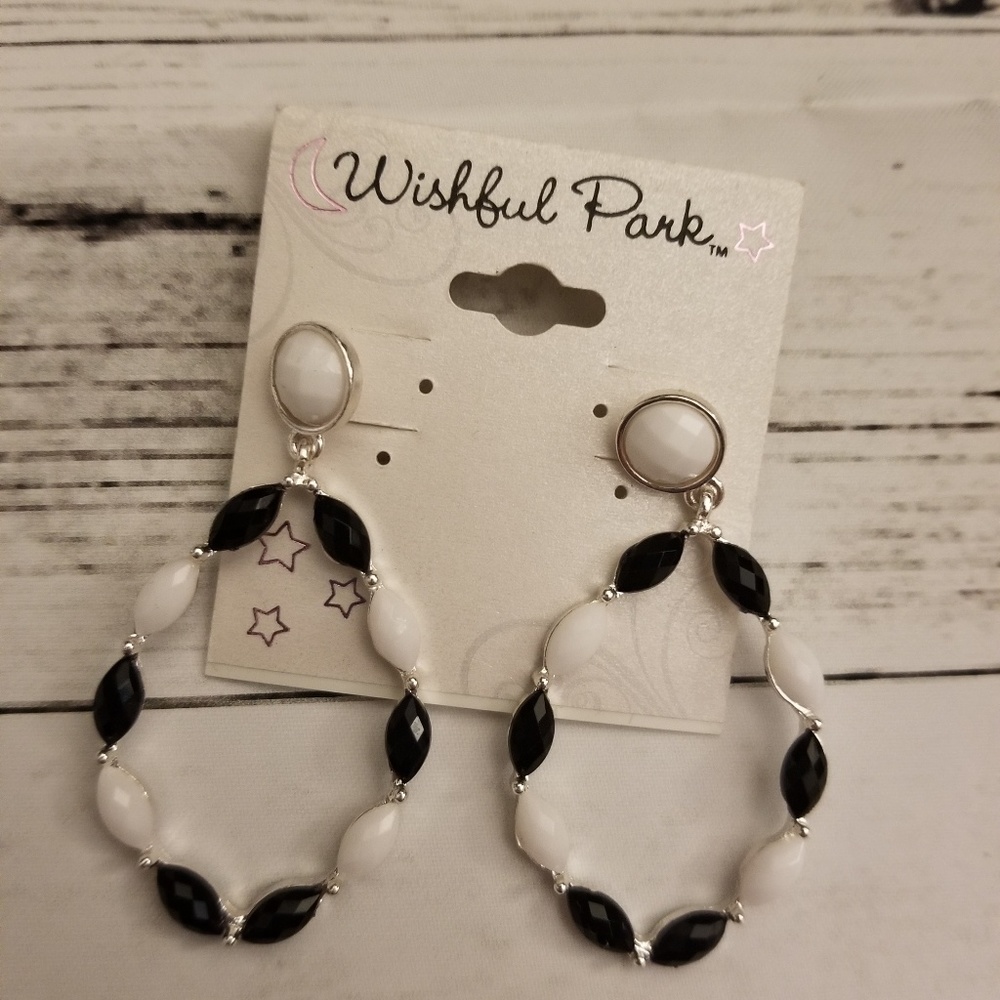 Black and white teardrop dangle post earrings nwt